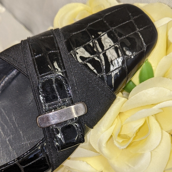 Like 🆕 Stuart Weitzman pump with bow buckle - Picture 12 of 14